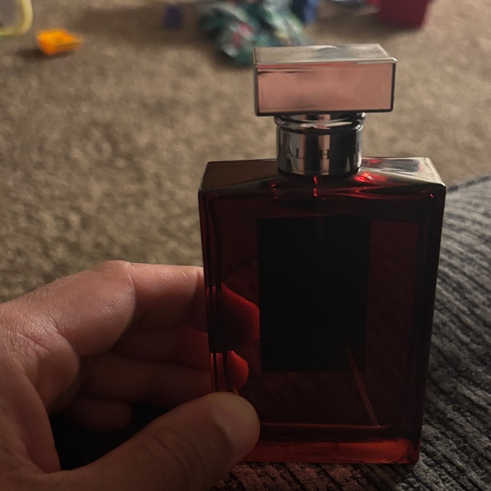 Ralph Lauren Romance Elixir in Deep Red - Picture 4 of 4